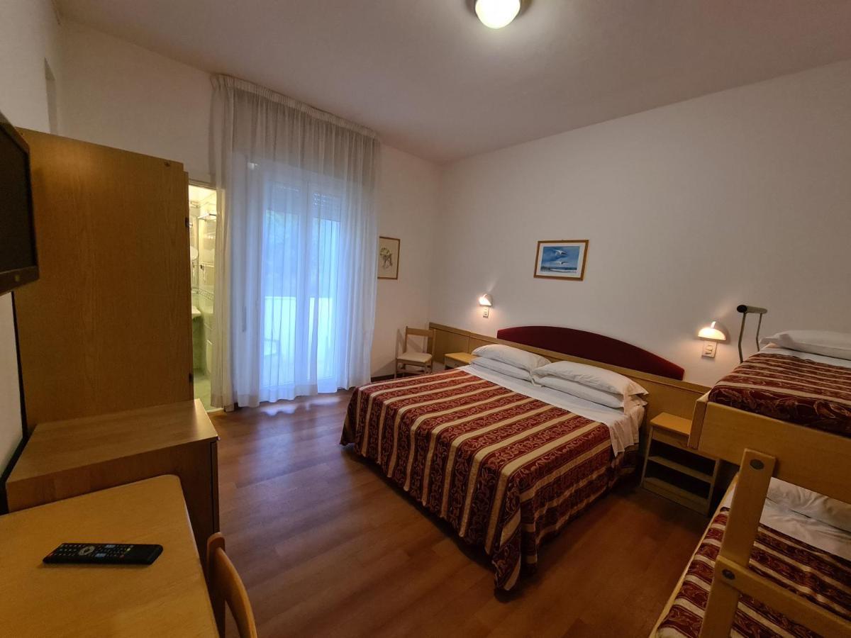 Hotel Angelus Ρίμινι Εξωτερικό φωτογραφία