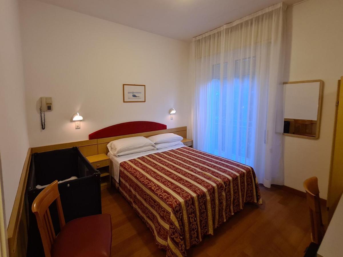 Hotel Angelus Ρίμινι Εξωτερικό φωτογραφία