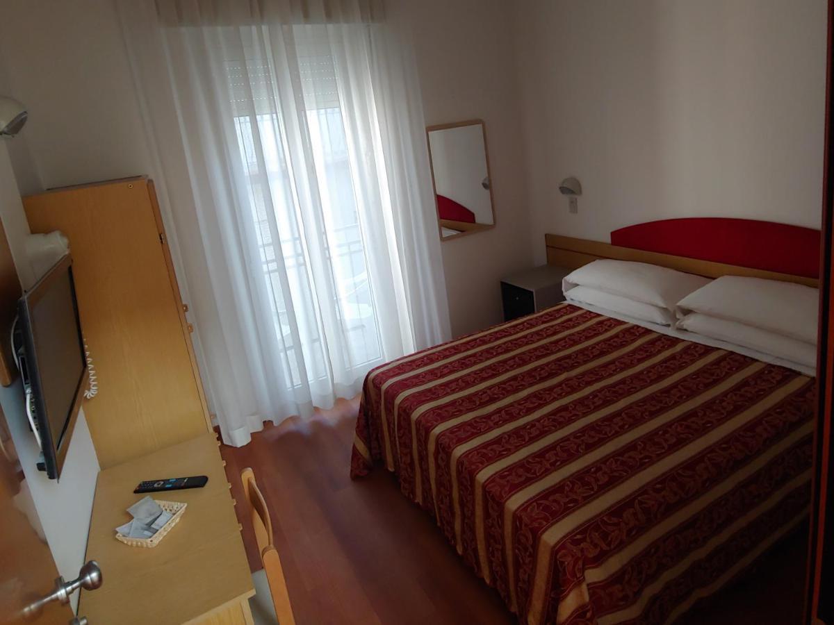 Hotel Angelus Ρίμινι Εξωτερικό φωτογραφία