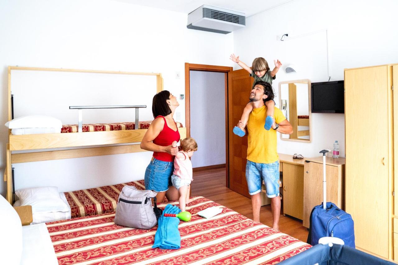 Hotel Angelus Ρίμινι Εξωτερικό φωτογραφία