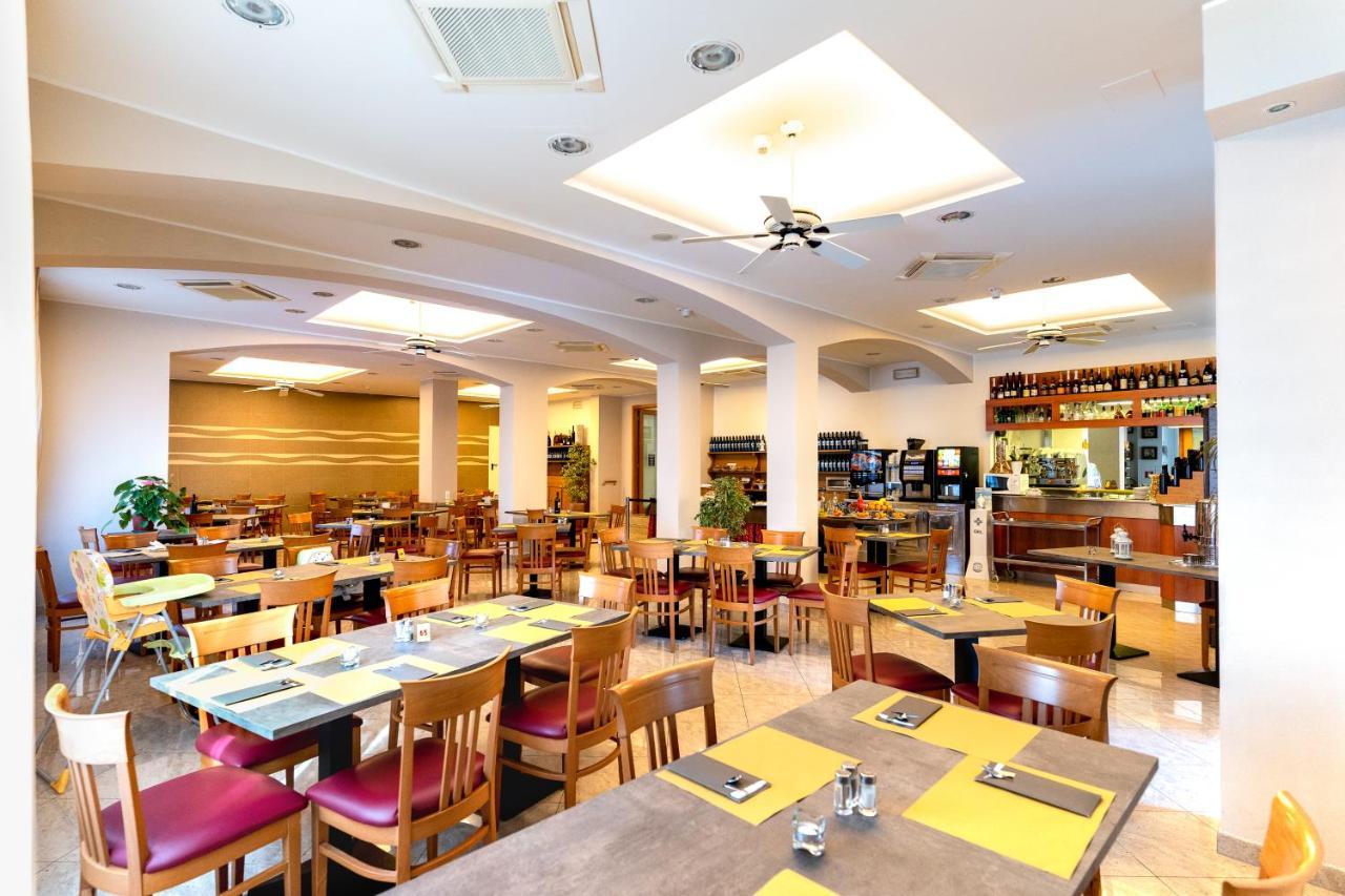 Hotel Angelus Ρίμινι Εξωτερικό φωτογραφία