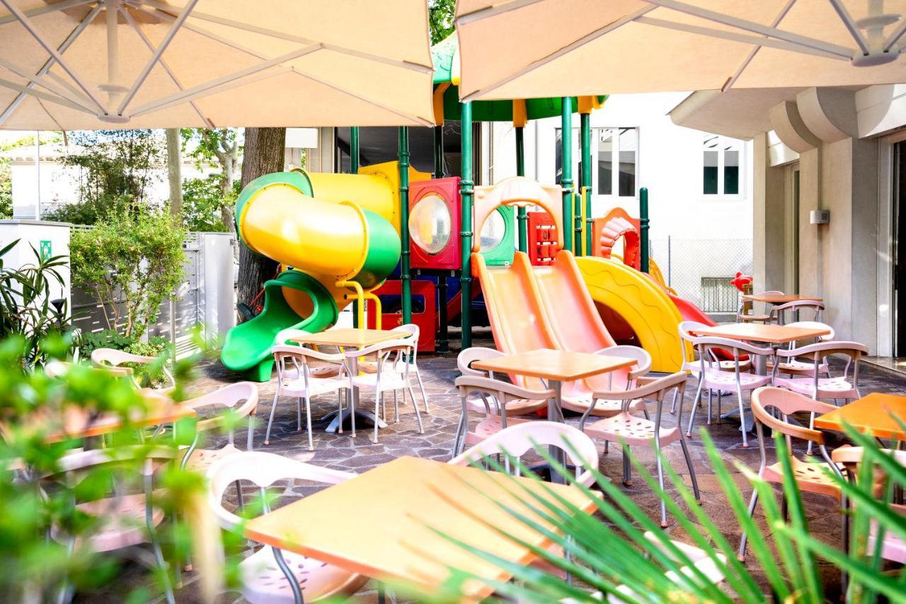 Hotel Angelus Ρίμινι Εξωτερικό φωτογραφία