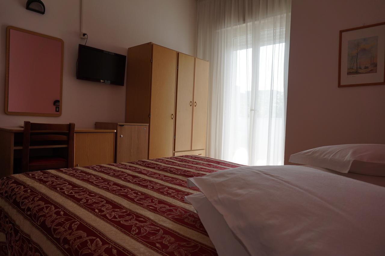 Hotel Angelus Ρίμινι Εξωτερικό φωτογραφία