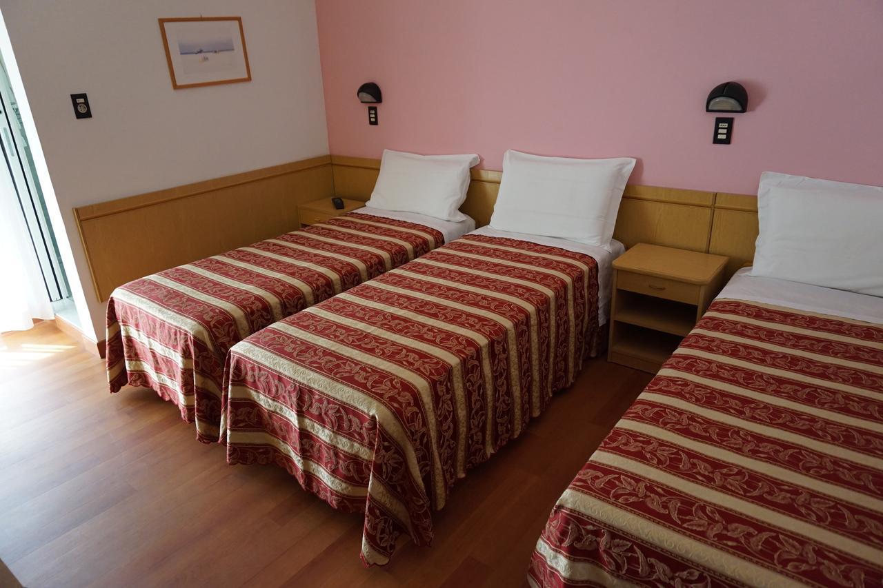 Hotel Angelus Ρίμινι Εξωτερικό φωτογραφία