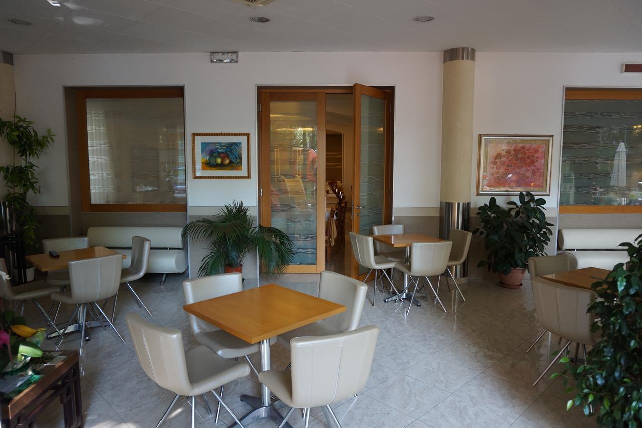 Hotel Angelus Ρίμινι Εξωτερικό φωτογραφία