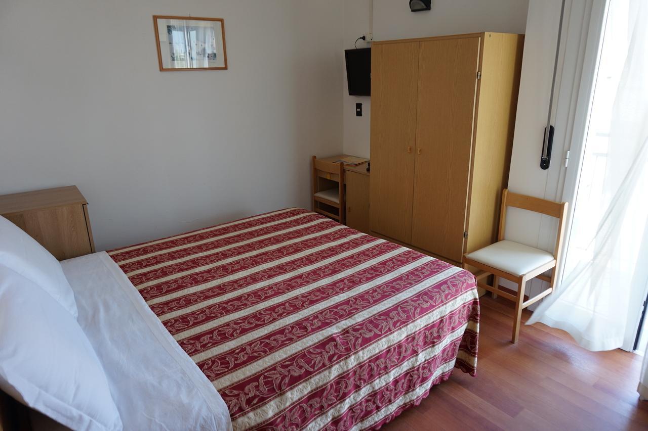 Hotel Angelus Ρίμινι Εξωτερικό φωτογραφία