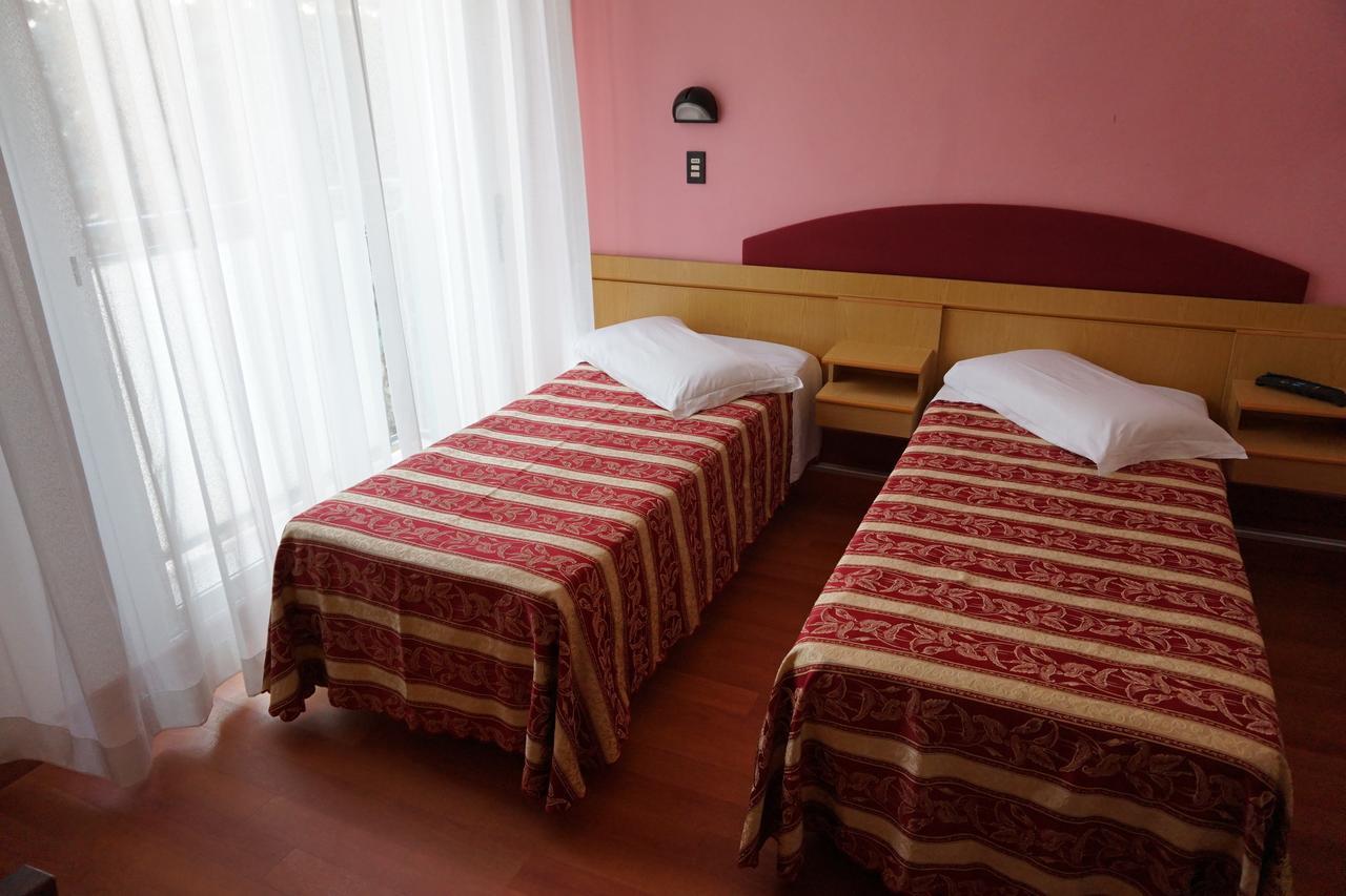 Hotel Angelus Ρίμινι Εξωτερικό φωτογραφία
