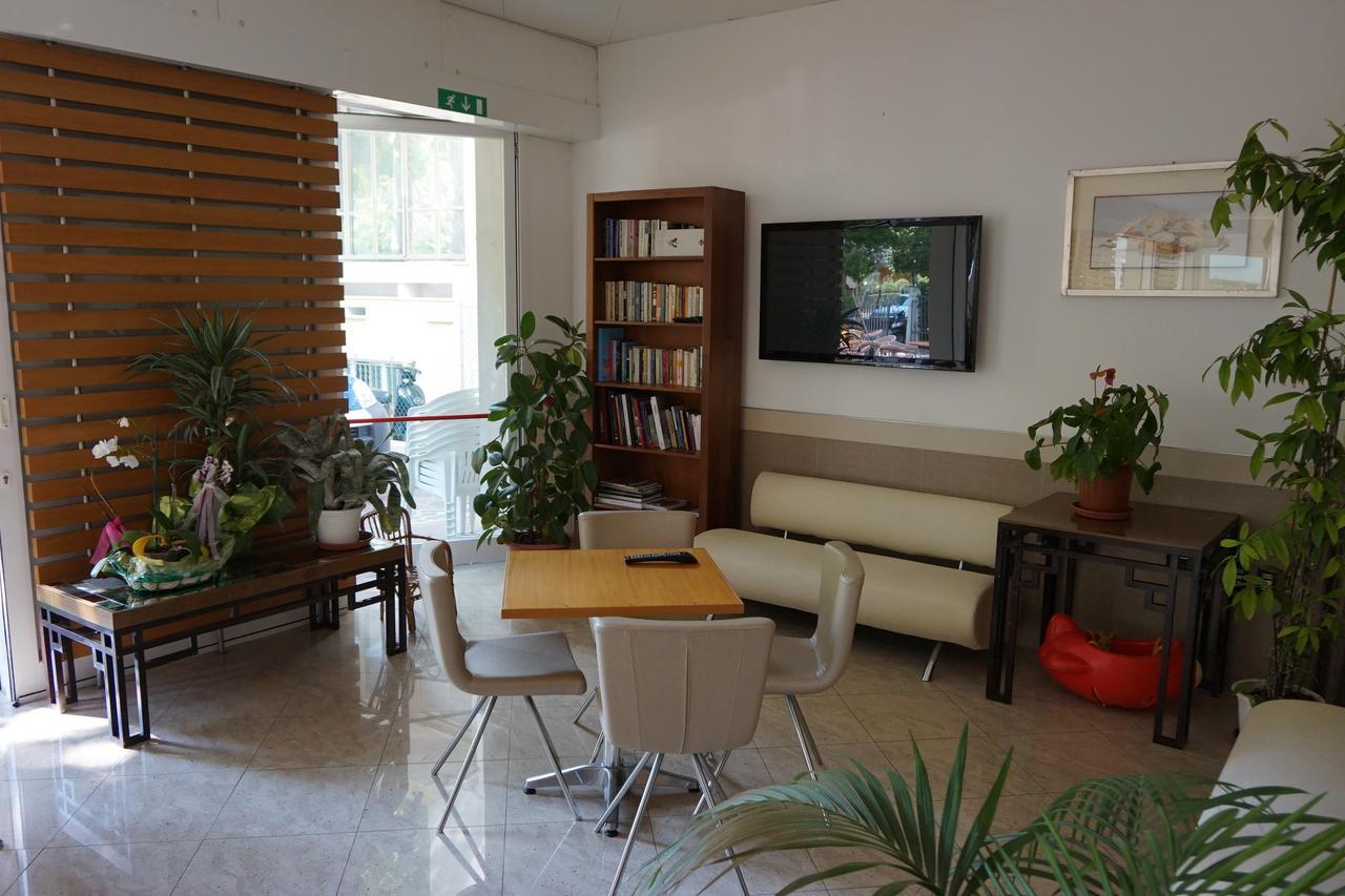 Hotel Angelus Ρίμινι Εξωτερικό φωτογραφία