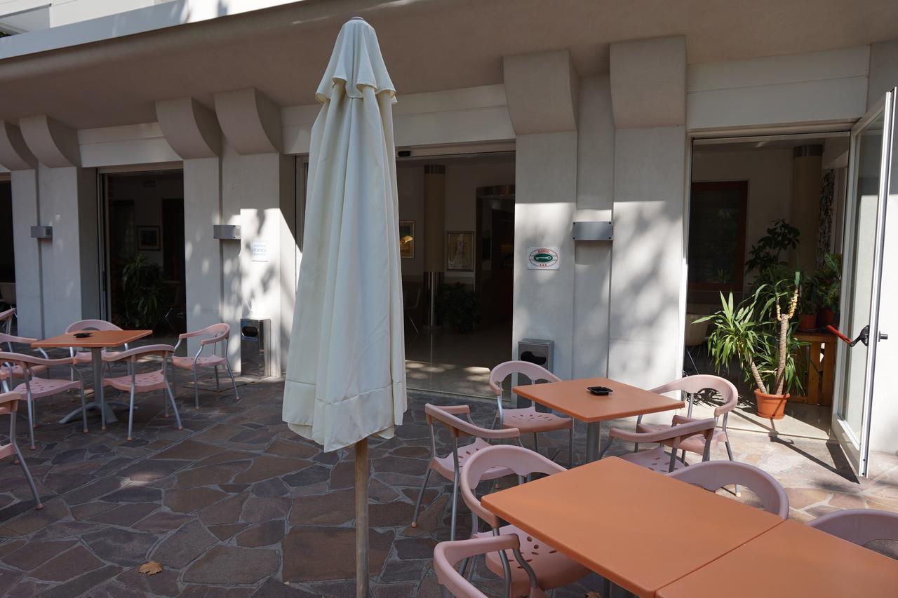 Hotel Angelus Ρίμινι Εξωτερικό φωτογραφία