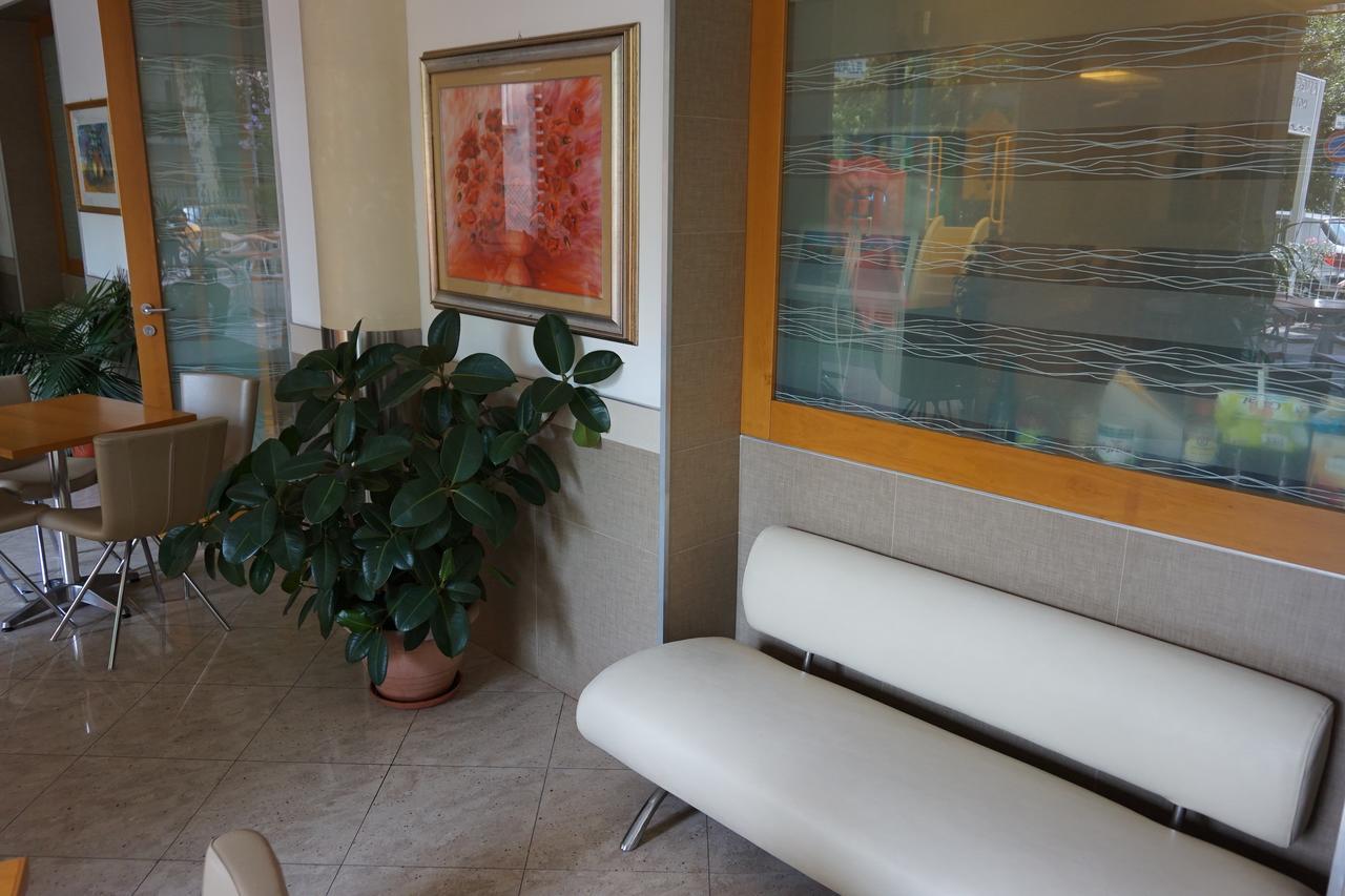 Hotel Angelus Ρίμινι Εξωτερικό φωτογραφία