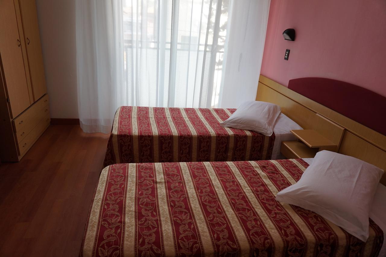 Hotel Angelus Ρίμινι Εξωτερικό φωτογραφία