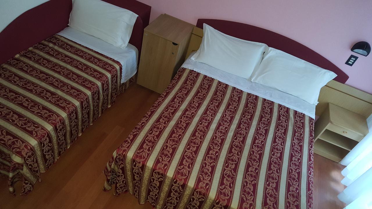 Hotel Angelus Ρίμινι Εξωτερικό φωτογραφία