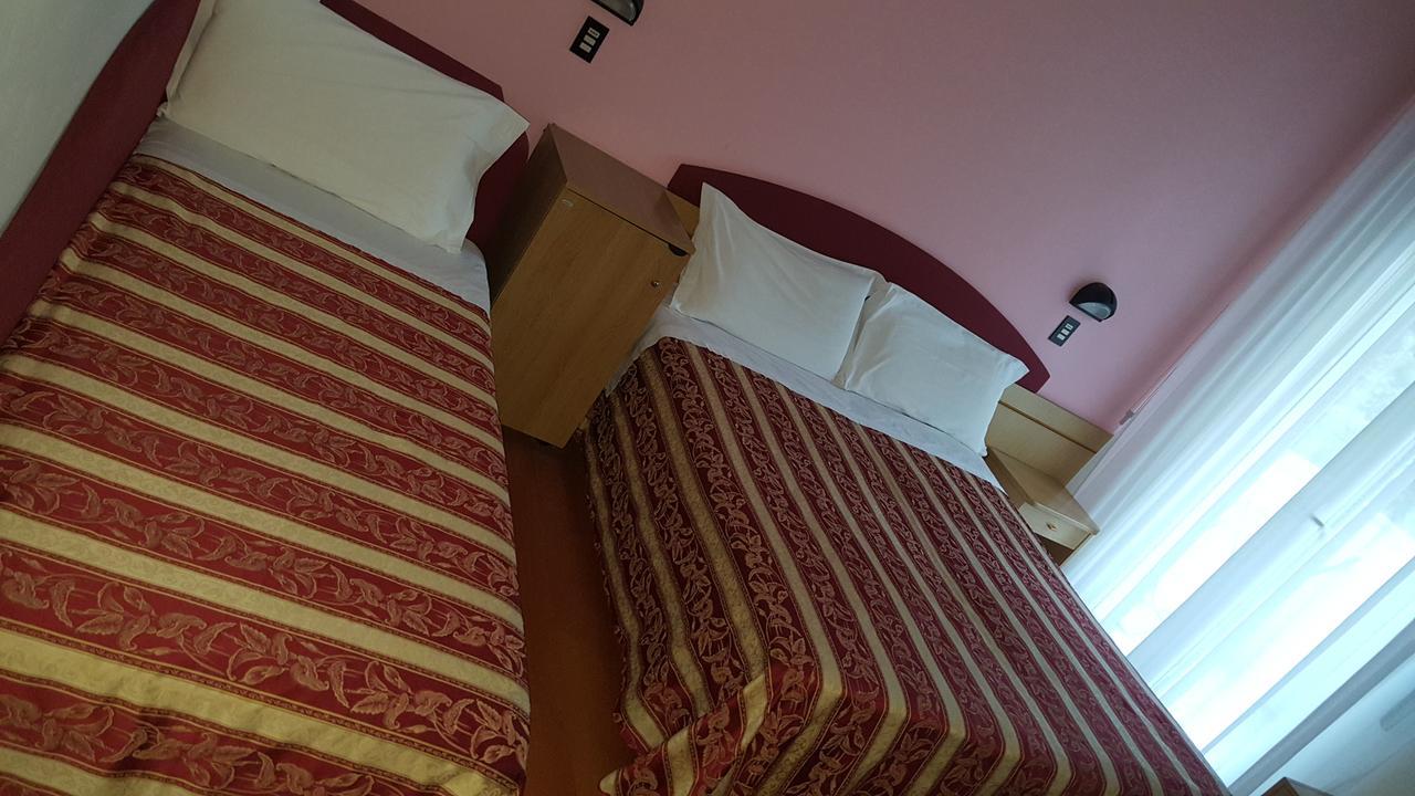 Hotel Angelus Ρίμινι Εξωτερικό φωτογραφία