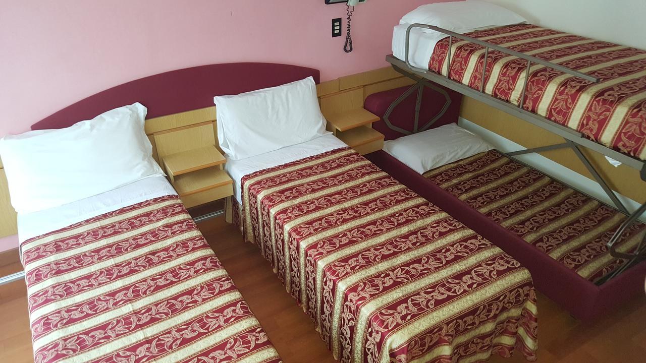 Hotel Angelus Ρίμινι Εξωτερικό φωτογραφία
