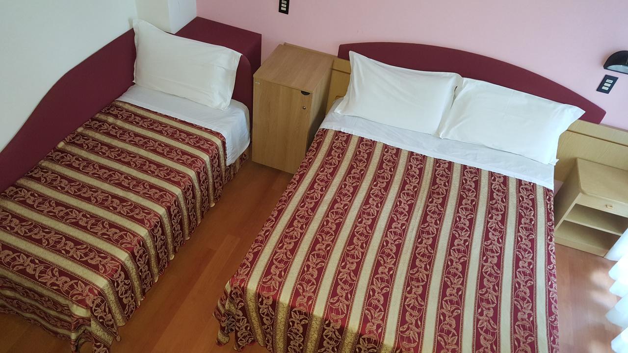 Hotel Angelus Ρίμινι Εξωτερικό φωτογραφία