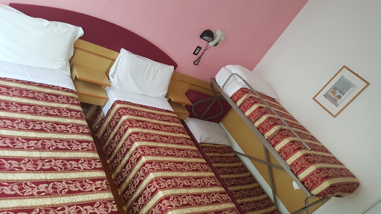 Hotel Angelus Ρίμινι Εξωτερικό φωτογραφία
