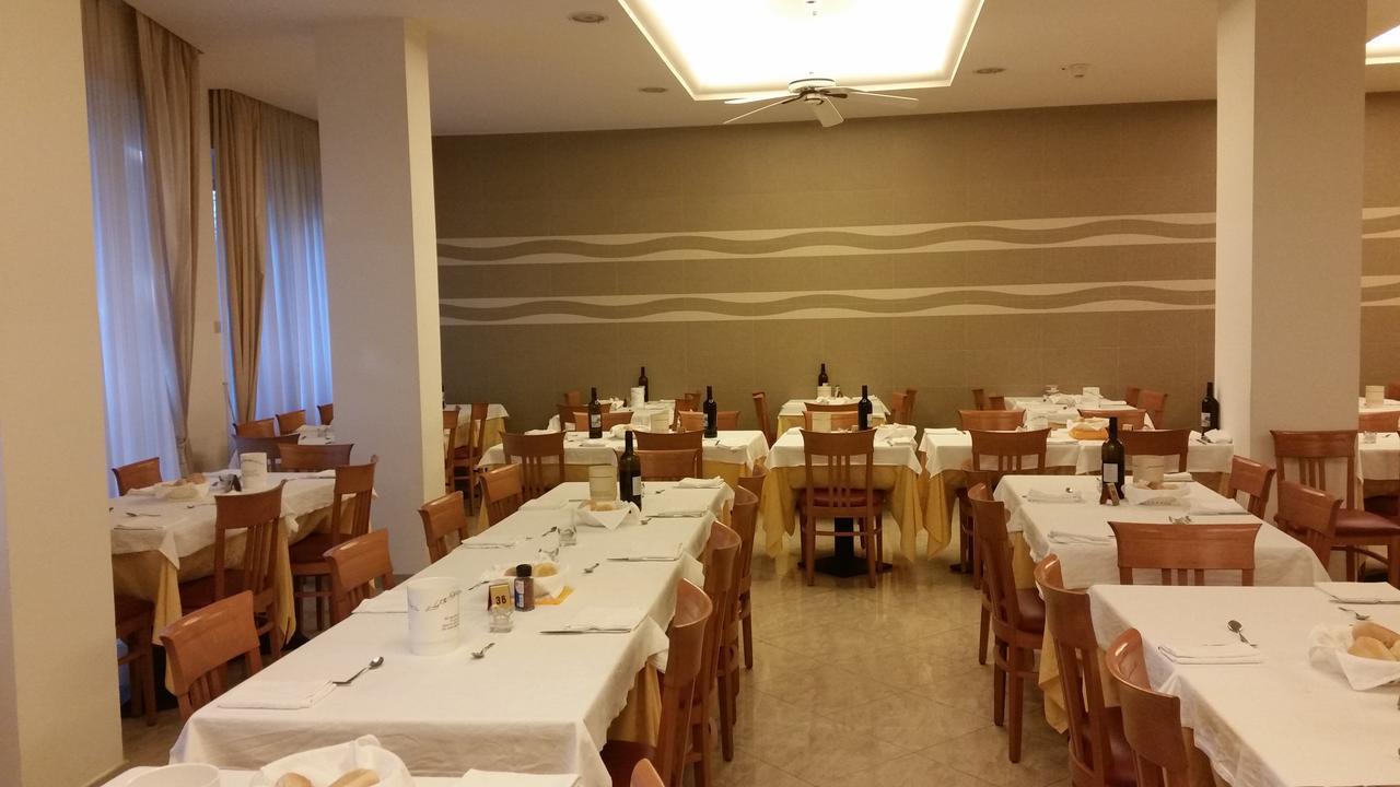 Hotel Angelus Ρίμινι Εξωτερικό φωτογραφία